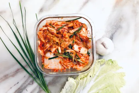 Kapusta kimchi jak zrobić – proste przepisy na idealne kimchi w domu