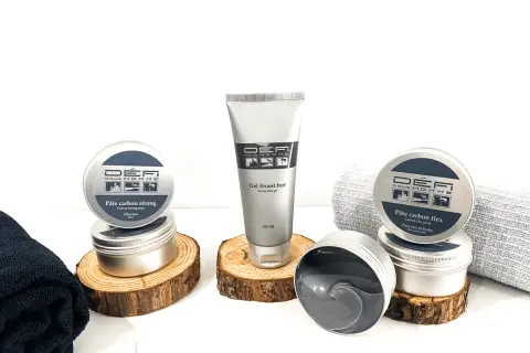 Produits coiffants pour homme : pâte et gel fixant. Attention, le danger de la poudre coiffante homme est réel si mal utilisée.