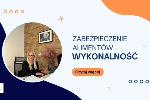 Kobieta przy biurku pracuje nad zabezpieczeniem alimentów. Tekst: "ZABEZPIECZENIE ALIMENTÓW – WYKONALNOŚĆ".