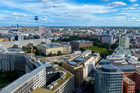 Czy w Berlinie jest bezpiecznie? Poznaj zagrożenia i bezpieczne miejsca