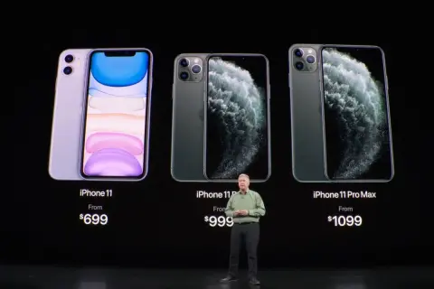 Prezentacja iPhone 11 kiedy wyszedł, z cenami od 699 dolarów.