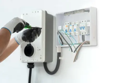 Na jakiej wysokości skrzynka elektryczna? Oto kluczowe informacje!