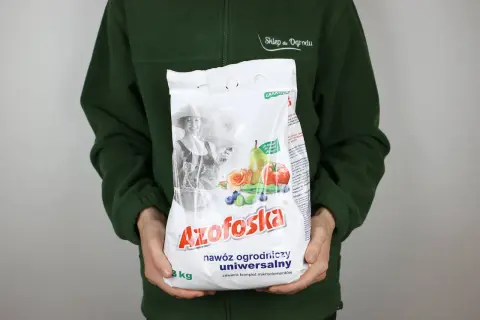Azofoska nawóz uniwersalny 3 kg. Opakowanie zawiera komplet mikroelementów, idealne do pielęgnacji ogrodu.