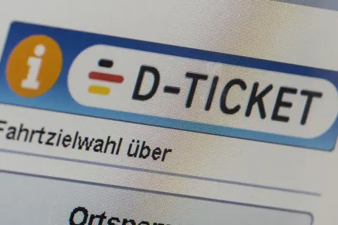 D-Ticket-Logo mit Deutschlandfarben. Mit diesem Ticket kann man auch nach Polen fahren.