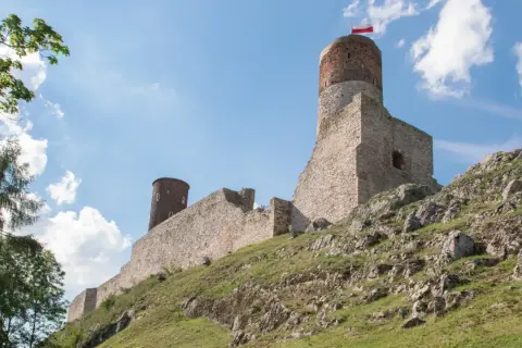 Co zwiedzić w Świętokrzyskiem? Przewodnik po górach, zamkach i atrakcjach