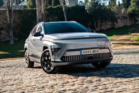 El Hyundai Kona eléctrico, listo para explorar. Su diseño moderno y su gran autonomía te llevarán lejos.