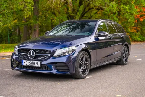 Mercedes Klasy C Otomoto: Ceny, usterki, silniki. Twój poradnik!