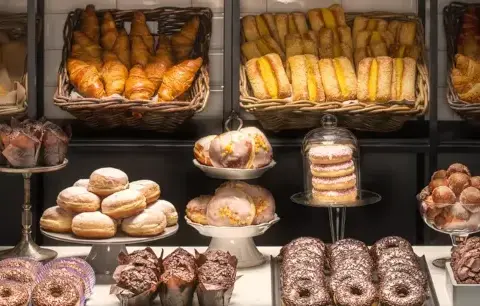 Kto dostarcza pieczywo do Lidla? Poznaj głównych dostawców!