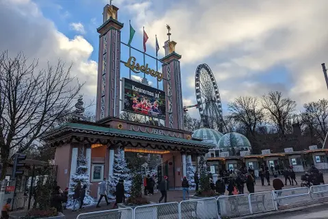 Liseberg med Kaninernas Jul. En ledsagare kan hjälpa dig att uppleva parken.