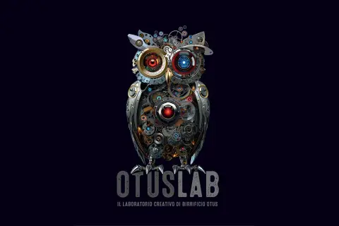 Gufo meccanico con ingranaggi e luci LED, logo di OtusLab, il laboratorio creativo del birrificio Otus.