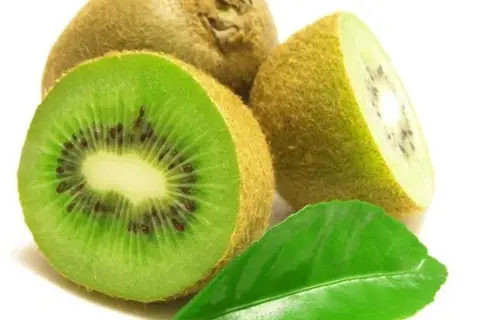 Czy kiwi uczula niemowlaka? Objawy alergii i bezpieczne wprowadzenie