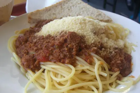 Jak pasteryzować sos do spaghetti z mięsem mielonym, by uniknąć zepsucia