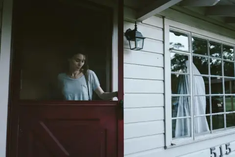Filmy o duchach na faktach, które naprawdę przerażają i fascynują