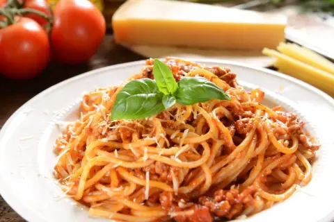 Sos do spaghetti w proszku: Jak go podrasować i czy jest zdrowy?