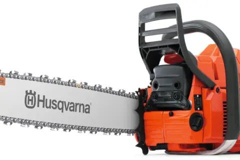 Pomarańczowa piła łańcuchowa Husqvarna 365 z ostrzem X-FORCE. Poznaj jej husqvarna 365 dane techniczne.