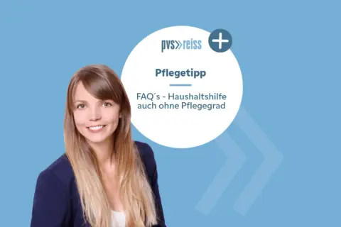 Lächelnde Frau vor blauem Hintergrund mit Text "Pflegetipp: FAQ's - Haushaltshilfe auch ohne Pflegegrad".