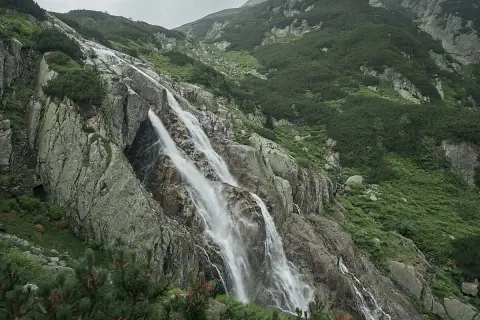 Wodospad Siklawa w Tatrach, idealny cel na wycieczkę Morskie Oko i Dolina Pięciu Stawów w jeden dzień.