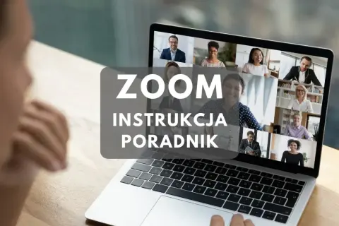 Na ekranie laptopa widoczna jest platforma **Zoom** z wieloma uczestnikami wideokonferencji. Tekst "ZOOM INSTRUKCJA PORADNIK" sugeruje materiał edukacyjny.