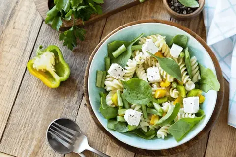 Salade de pâtes froides : les secrets d'un plat estival inoubliable