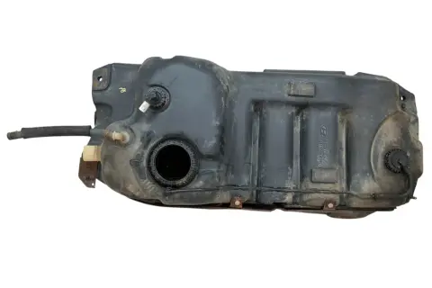 Tanque de combustible Hyundai Terracan 2.9 CRDi. Posibles problemas de fugas o desgaste.