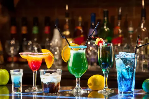 Bebidas con alcohol: guía completa de tipos, recetas y tendencias