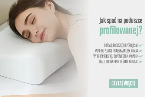 Kobieta śpi na poduszce profilowanej, która podpiera jej głowę i szyję.