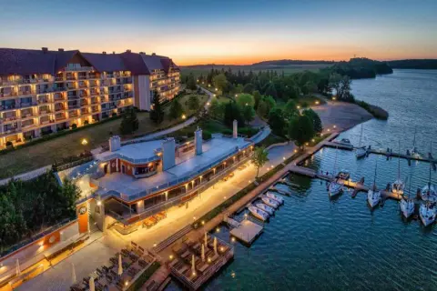 Hotel Gołębiewski Mikołajki: ile pokoi ma ten gigant?