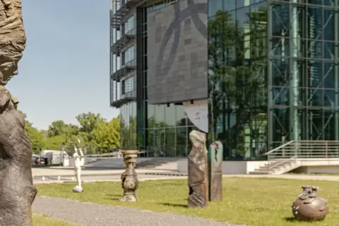 Najlepsze galerie rzeźby w Polsce: Odkryj wyjątkowe wystawy i artystów