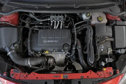 Opel Astra J: Jaki silnik? Poznaj polecane i ryzykowne!