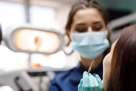 Stomatologia na NFZ - co obejmuje i jak skorzystać z usług?