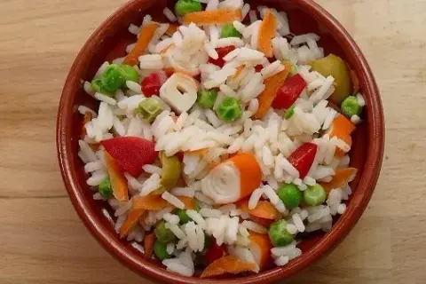 Cómo hacer ensalada de arroz: Receta fácil y trucos de chef