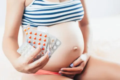 Bezpieczne leki na przeziębienie w ciąży - co możesz stosować?