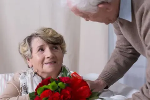 Trzecia rocznica ślubu jak się nazywa? Odkryj jej znaczenie i tradycje