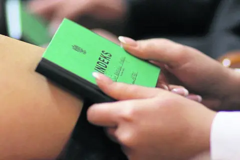 Ile się płaci za rekrutację na studia? Zaskakujące różnice w opłatach