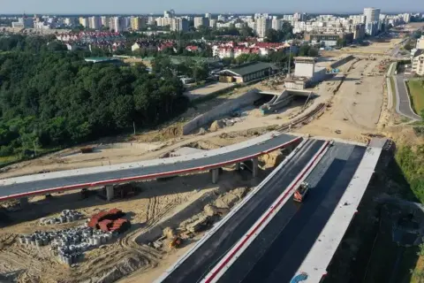 Ile kosztuje kilometr asfaltu? Poznaj ukryte wydatki i czynniki wpływające na cenę