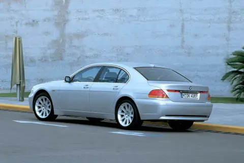 BMW E65 730d: Luksus i Technologia w Jednym - Specyfikacja