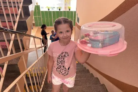 Dzień bez plecaka: W czym przynieść książki? Zaskocz szkołę!