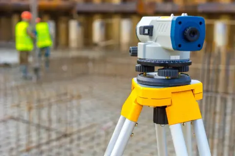 Geodeta: Kiedy jest niezbędny? Usługi, ceny i wybór eksperta.