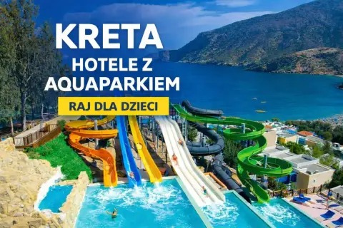 Kolorowe zjeżdżalnie wodne w aquaparku na Krecie, z widokiem na morze.
