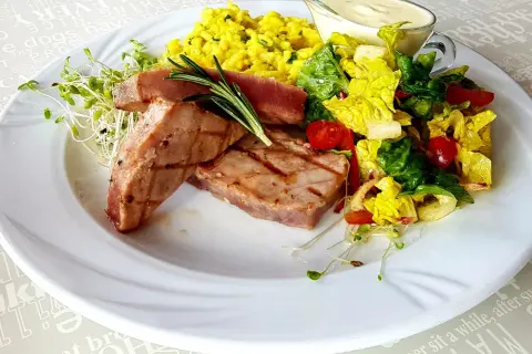 Jarosławiec gdzie zjeść? Odkryj najlepsze restauracje z rybami