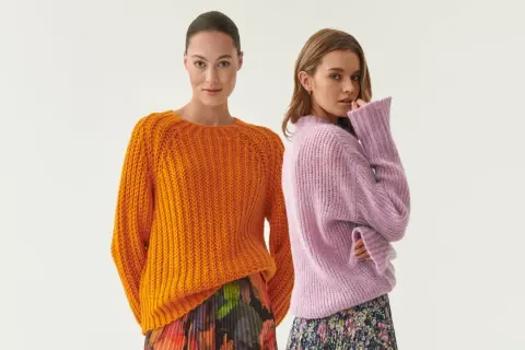 Jak nosić sweter do sukienki? Sekrety stylistek na każdą okazję