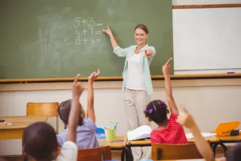 Czy nauczyciel w trakcie studiów podyplomowych może uczyć bez przeszkód?
