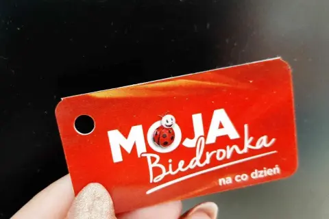Karta Moja Biedronka. Zobacz, jak łatwo przejść moja biedronka rejestracja karty krok po kroku.