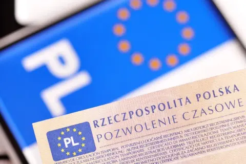 Dokument "Pozwolenie Czasowe" z symbolem "PL" i flagą UE. To dowód na ltm rejestracja.
