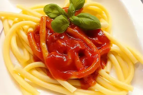Perfekte Tomatensoße für Nudeln: Einfach, schnell & lecker