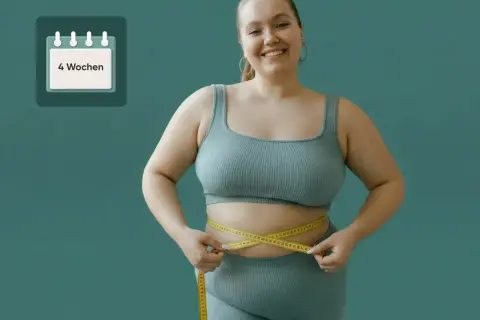 Frau misst ihren Bauch mit einem Maßband. Kalender-Icon zeigt "4 Wochen" an, was auf ein Ziel zum Abnehmen in 4 Wochen hindeutet.