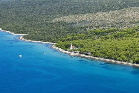 Vir Chorwacja: Atrakcje, plaże i sekrety wyspy. Twój przewodnik