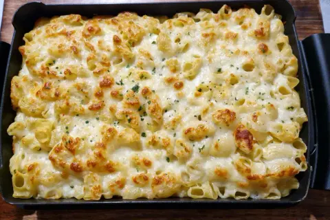 Gratin de pâtes aux œufs: la recette ultime, moelleuse et facile