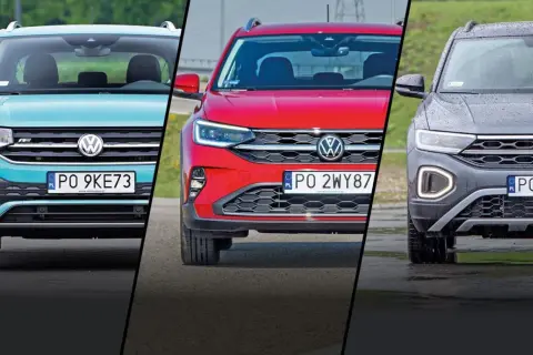 Trzy Volkswagen SUV w różnych kolorach: turkusowy, czerwony i szary.