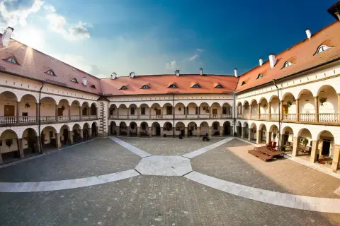 Zamek Królewski w Niepołomicach – Fascynująca historia i tajemnice rezydencji